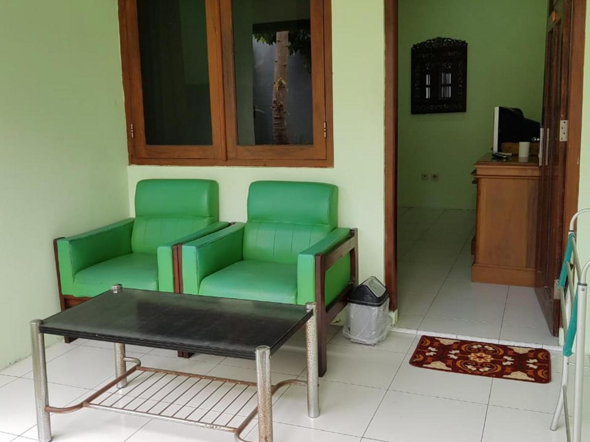Отель Embe Pitoe Syariah Gejayan Mitra Reddoorz Pakualaman Экстерьер фото