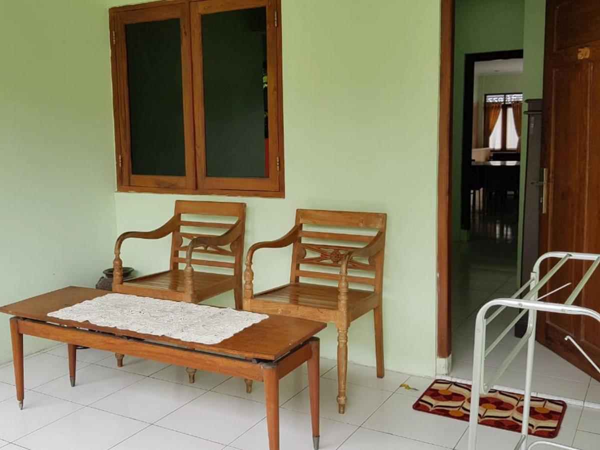 Отель Embe Pitoe Syariah Gejayan Mitra Reddoorz Pakualaman Экстерьер фото