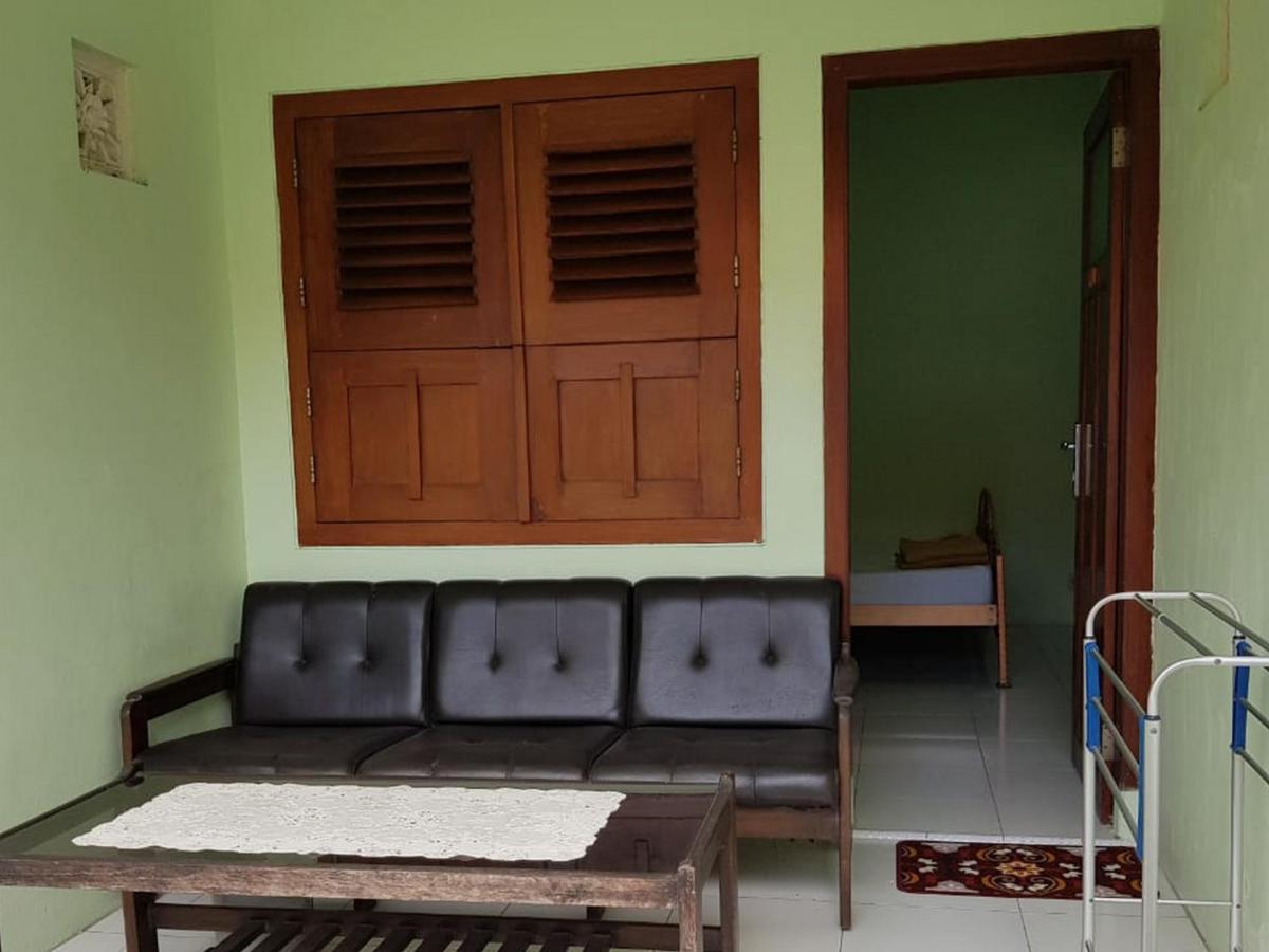 Отель Embe Pitoe Syariah Gejayan Mitra Reddoorz Pakualaman Экстерьер фото