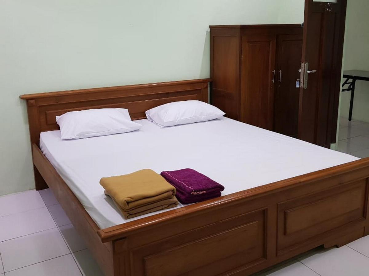 Отель Embe Pitoe Syariah Gejayan Mitra Reddoorz Pakualaman Экстерьер фото