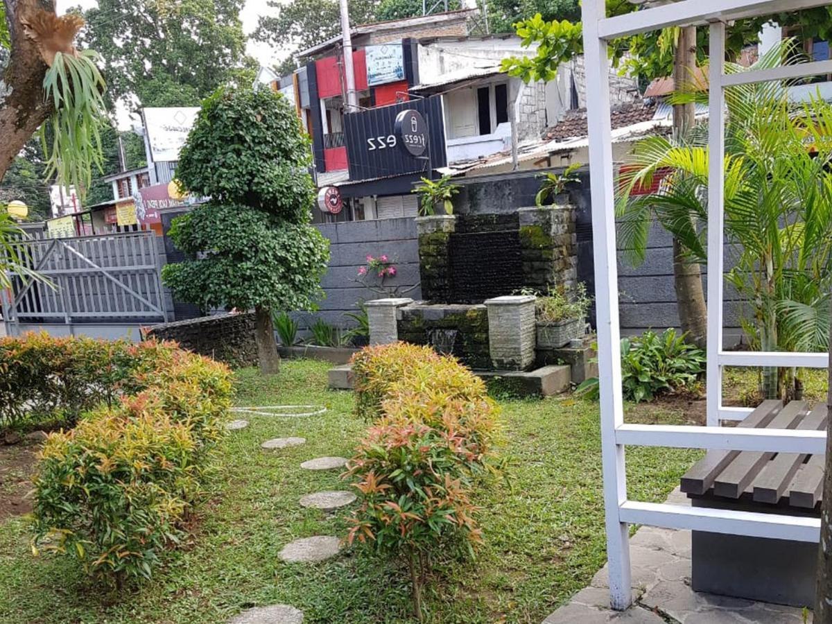 Отель Embe Pitoe Syariah Gejayan Mitra Reddoorz Pakualaman Экстерьер фото