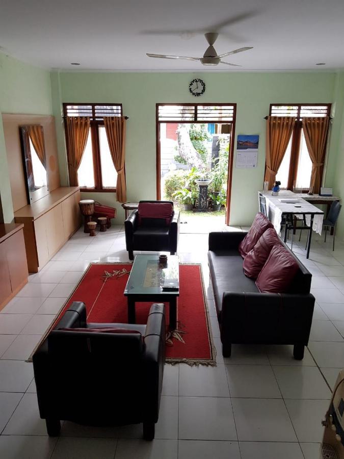 Отель Embe Pitoe Syariah Gejayan Mitra Reddoorz Pakualaman Экстерьер фото